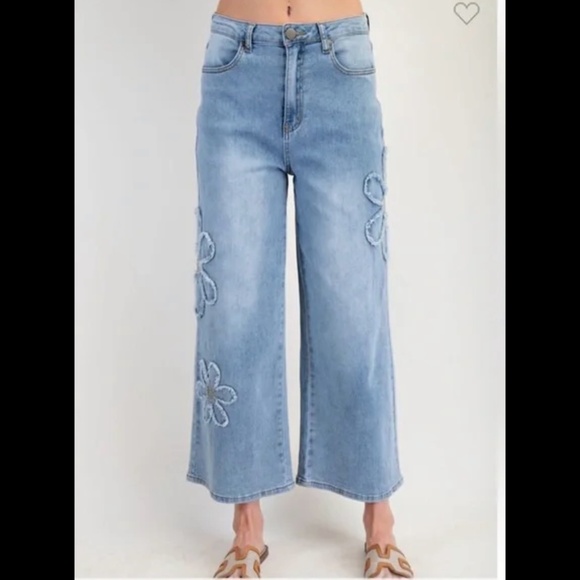 NEW Easel Flower Patch Mineral Washed Jeans Size Medium - Picture 2 of 11
